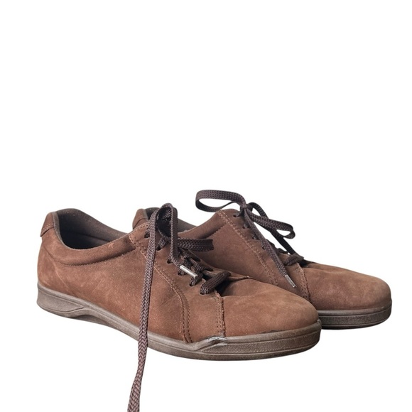 Easy Spirit Shoes - Easy Spirit Brown Suede Sneakers | comfort lace-up shoes size 7 casual support